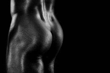 Cuerpo masculino de espaldas representando la zona donde se encuentra la próstata y el Punto P