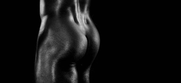 Cuerpo masculino de espaldas representando la zona donde se encuentra la próstata y el Punto P