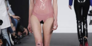 Ropa de látex y vibradores LELO en Madrid Fashion Week