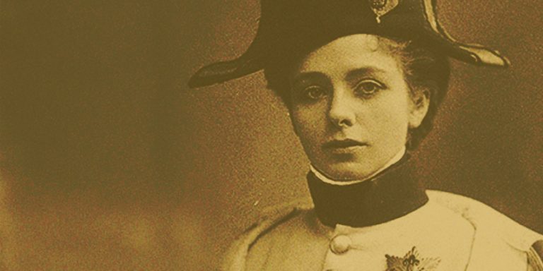 Mercedes de Acosta en retrato antiguo en tono sepia