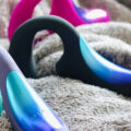 Colección ENIGMA de LELO de vibradores con succión y estimulación interna