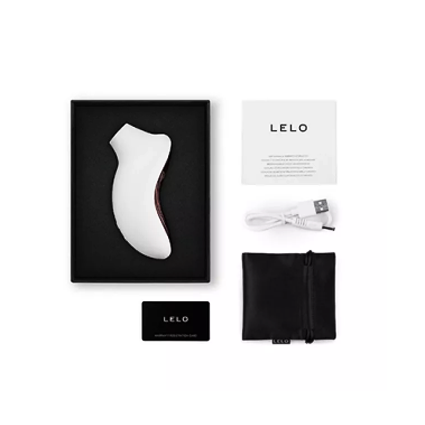 Contenido de la caja LELO SONA 3 con succionador de clítoris, cable USB, bolsa y accesorios