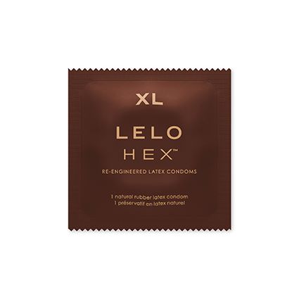 Condón HEX Respect XL de LELO en su envoltorio individual.