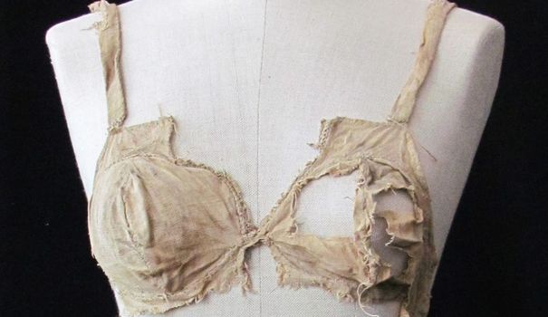 Soutien-gorge du 15eme siecle