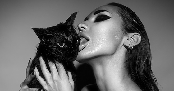 13-superstitions-sexuelles-a-ne-pas-lire-sous-une-echelle-a-un-chat-noir